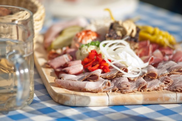 Brotzeit oder Festtagssuppen als Vorspeise