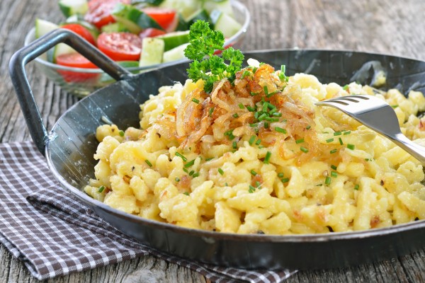 Als Hauptspeisen in der FlachauAlm erwarten Sie Kasnocken, Wiener Schnitzel,...