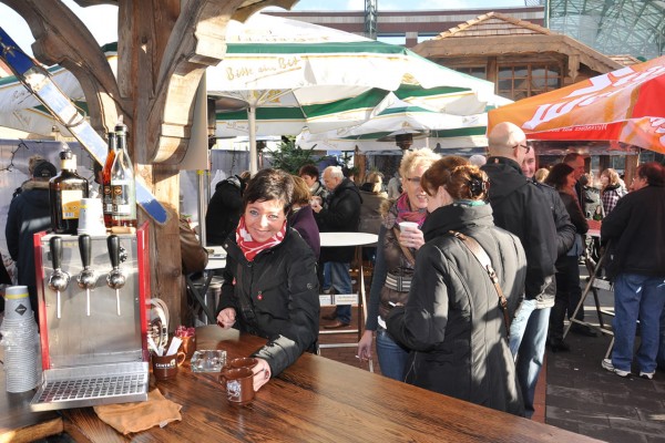 Leckeren Glühwein, Jagatee und Punsch holen