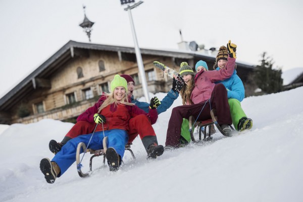 Rodeln im Winterurlaub ©TVB Flachau