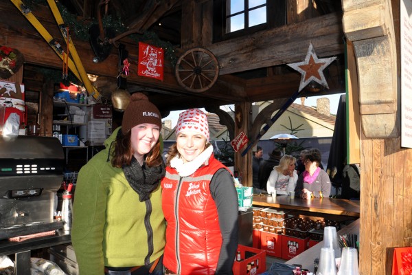 Unsere Mädls am Après Ski Dampfkessel-Stand